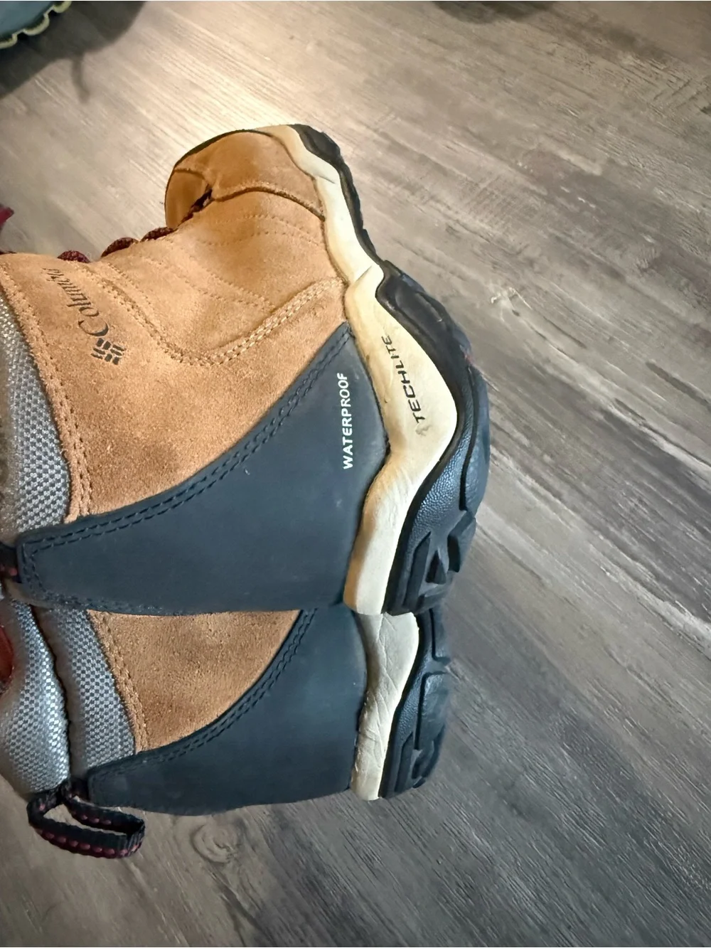 Columbia Mount Tan Men’s Trail Mid Boots